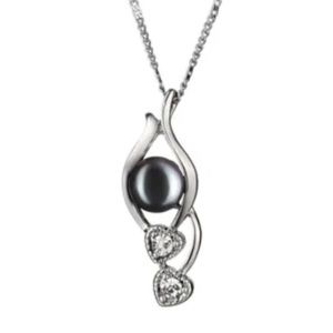 NWOT Freshwater Cultured Pearl Pendant with 2 CZ hearts / Black & White